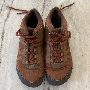 Orange Xero hiking shoe. Good condition size 9. Small fraying pictures above.